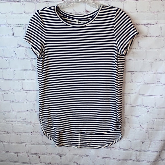 🌸Price Firm Old Navy Top Size 10/12 - Picture 1 of 3